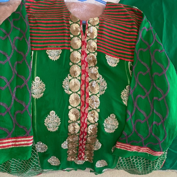 Dresses & Skirts - Beautiful Pakistani 3 Piece Suit